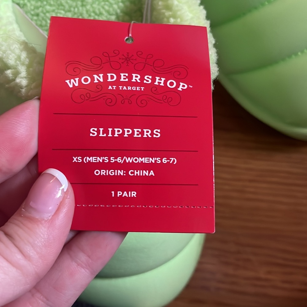 TARGET SLIPPERS - Picture 2 of 4